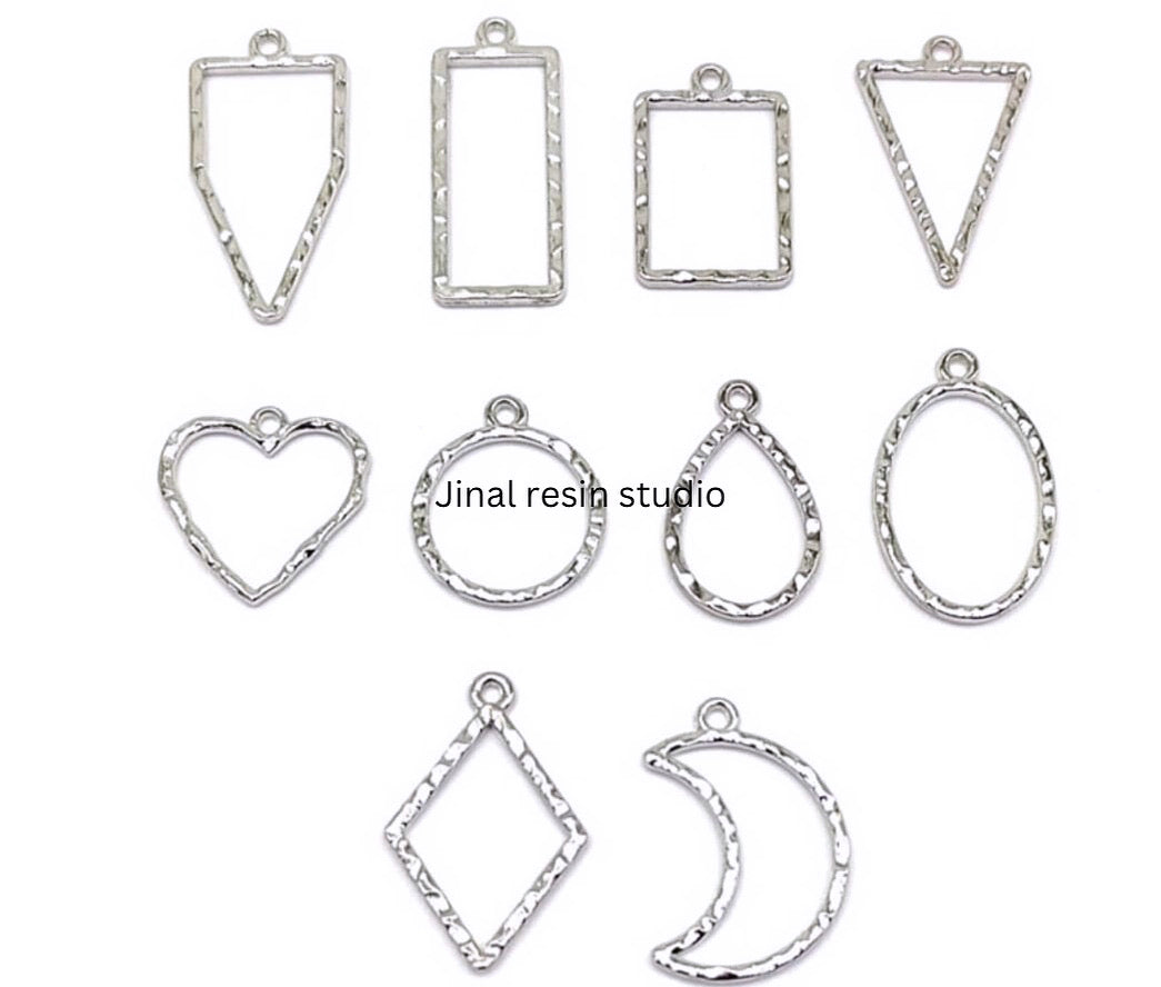 Silver pendant bazzels