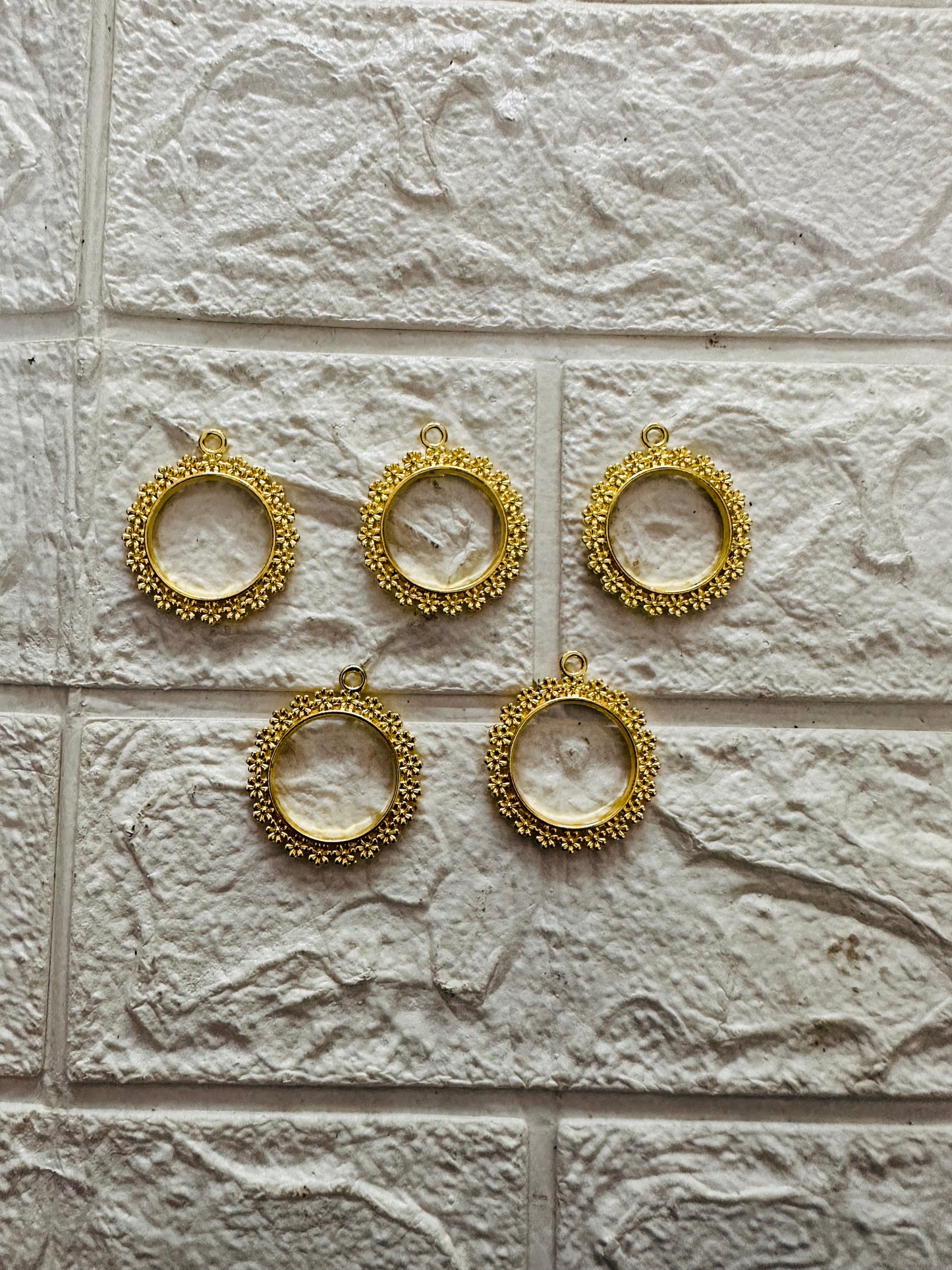 Gold Flower Round Frame Bezels