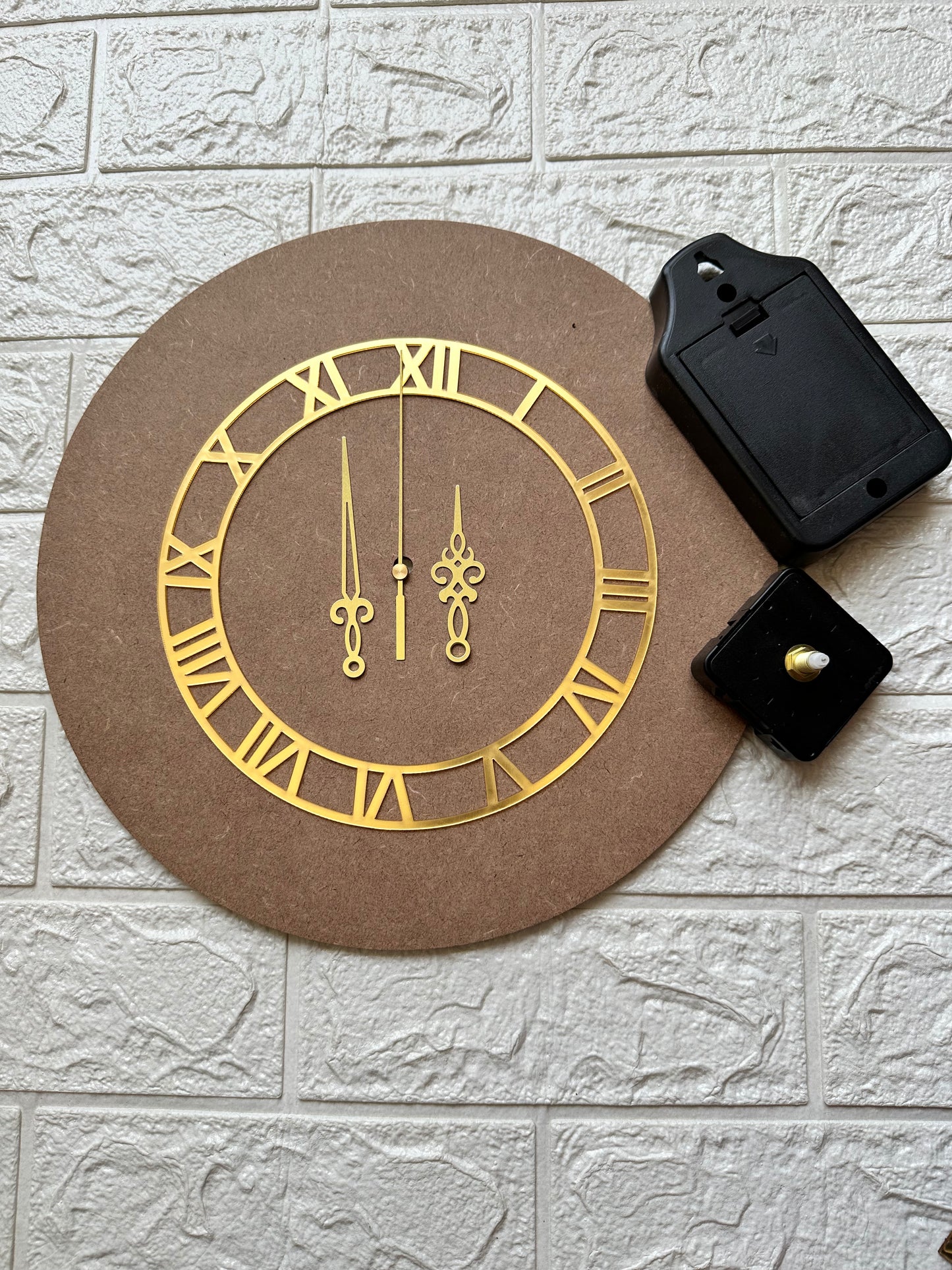 Clock set with Roman ring