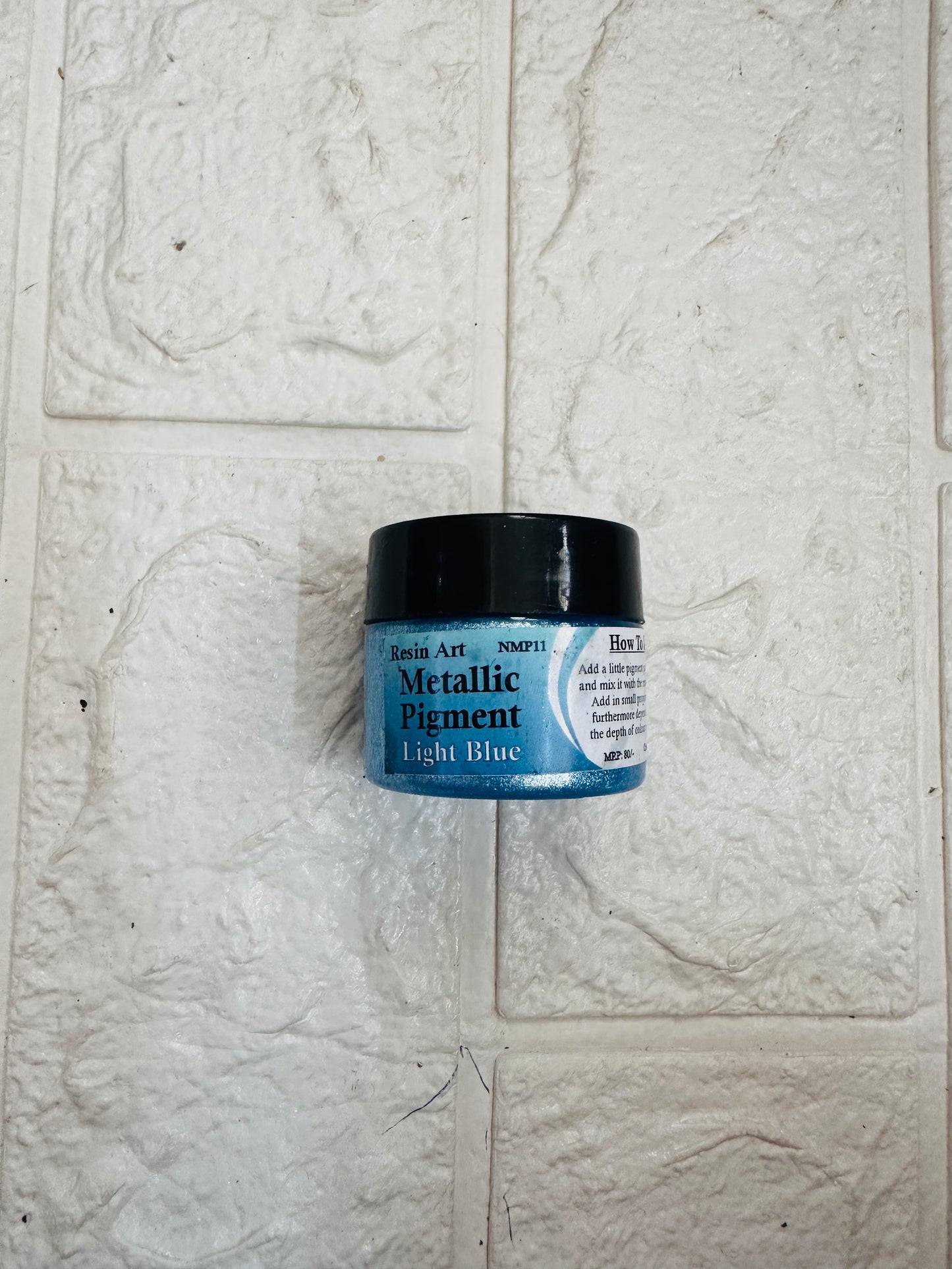 Metallic light blue pigment